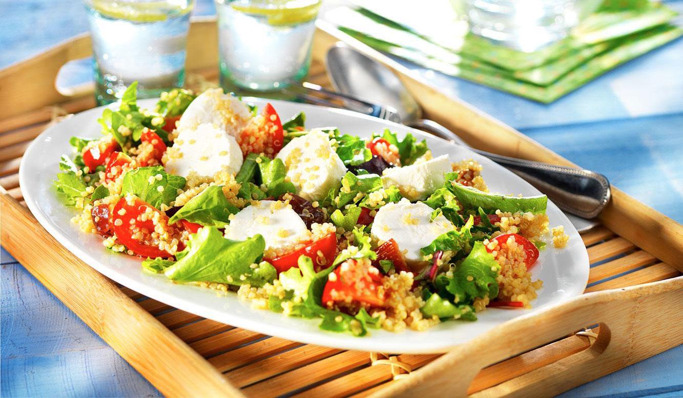 Oosterse lunch met geitenkaas en quinoa